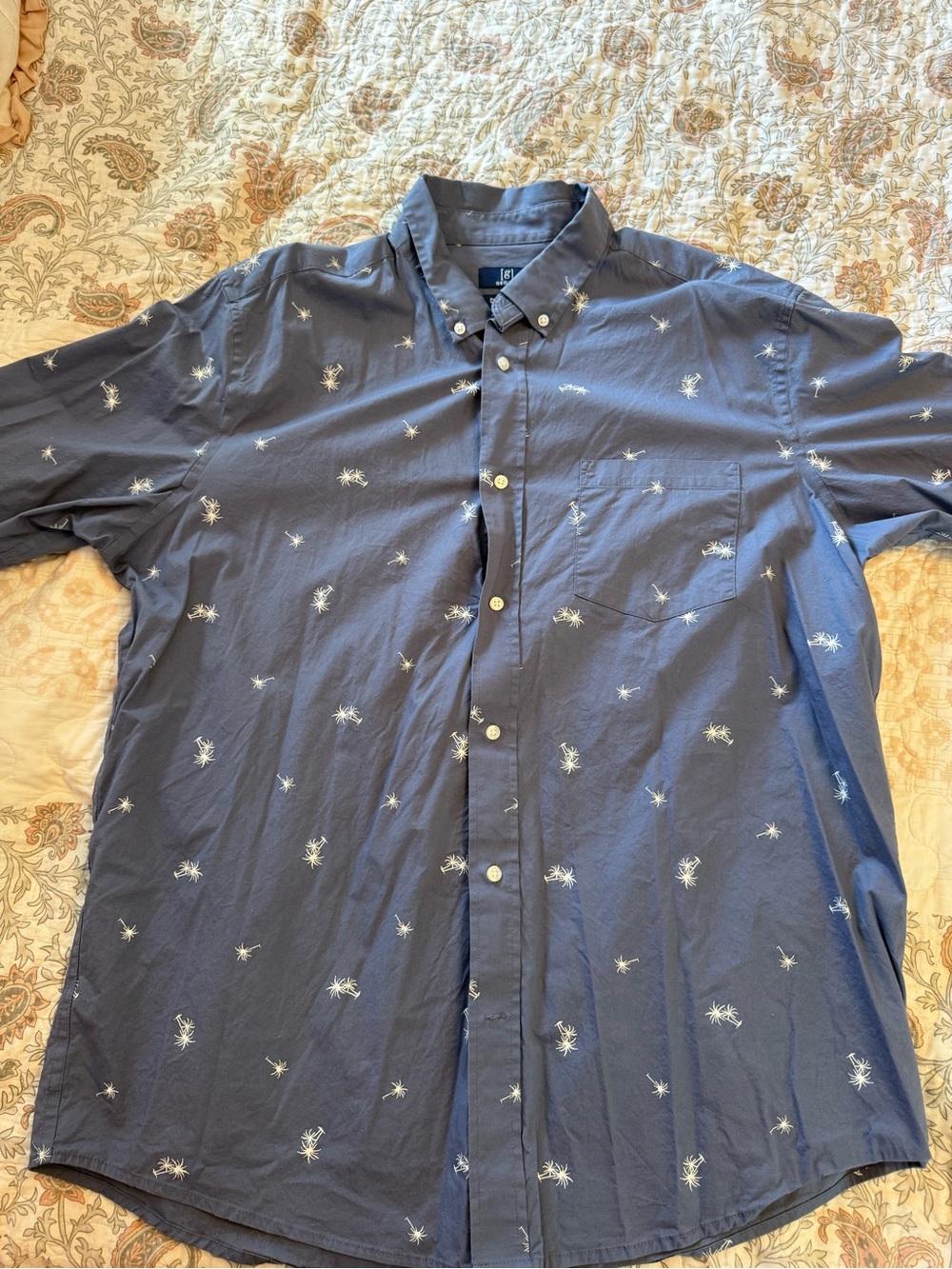 Men's XL Navy Short-Sleeve Button-Down Shirt with White Palm Tree Print